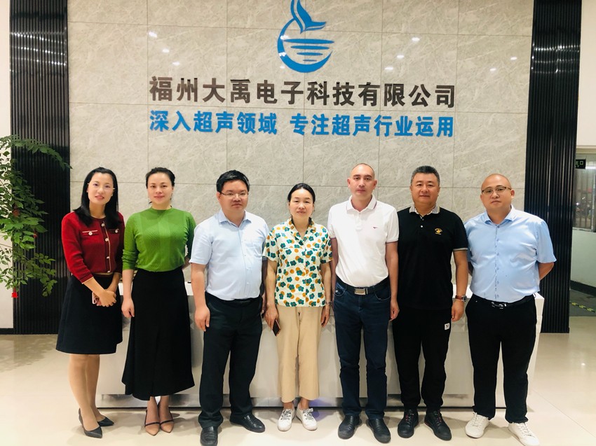 長汀縣委統戰部部長吳蓉和長汀商會蒞臨大禹電子參觀交流.jpg 長汀縣委統戰部部長吳蓉和長汀商會蒞臨大禹電子參觀交流.jpg